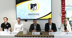 DSC_2566-300x159 Az előző idénynél jobb szezonban bíznak a jégkorongozók