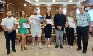 csoport-300x181 Átvették díjaikat a strandröpisek