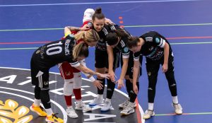 583255384_1437004568431838_7300895173834433426_n-300x174 Könnyedén jutottak a negyeddöntőbe a lányok