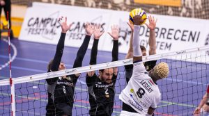 DEAC-VRCK20251203-300x167 Háromszettes vereség hazai pályán