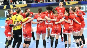 DSC_9666-300x165 Kiütéssel nyerték a rangadót a piros-fehér lányok