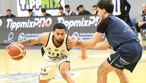 608857760_1475721611224351_8414611691430282655_n-300x171 Hosszabb szünet után Pécsre látogatnak az egyetemi kosarasok