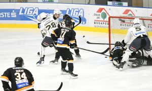 615959882_1482580850538427_3414671865003236269_n-300x179 Nincs mese, hazai jégen nyerni kell