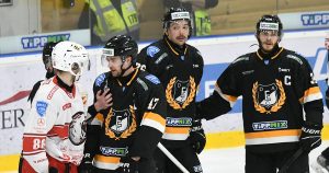 653703022_1543368364459675_3184612826200684718_n-300x158 Hazai jégen harcolhatja ki a továbbjutást a DEAC