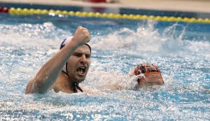 Smiti-300x173 Sikerrel indították a rájátszást a debreceni pólósok