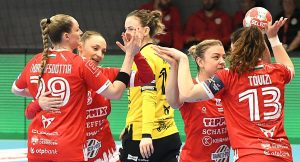608511544_1477262881070224_594607697892407514_n-300x162 Pénteken pályán a lányok