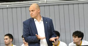 675546500_1574467768016401_4589402557771350766_n-300x158 Már nem Pethő Ákos irányítja az egyetemi kosarasokat