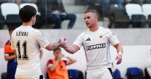 deac_ferfifutsal_golorom_20260928-300x158 Bezsebelték a három pontot a Gyáli Sportcsarnokban